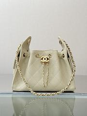 Colestore Chanel SPRING SUMMER 2026   CHANEL 25 MINI HANDBAG   Grained Calfskin & Gold-Tone Metal  Beige 20 x 22 x 12.5cm - 1