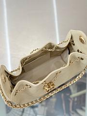 Colestore Chanel SPRING SUMMER 2026   CHANEL 25 MINI HANDBAG   Grained Calfskin & Gold-Tone Metal  Beige 20 x 22 x 12.5cm - 6