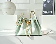 Colestore Chanel SPRING SUMMER 2026   CHANEL 25 MINI HANDBAG   Grained Calfskin & Gold-Tone Metal  Light Green 20 x 22 x 12.5cm - 1