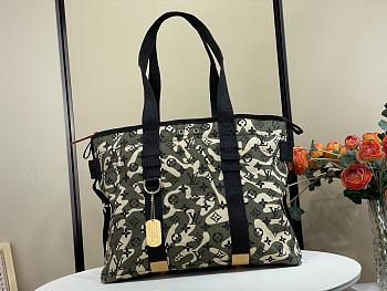 Colestore Louis Vuitton Takashi Murakami x Louis Vuitton Monogramouflage Treillis Tote 50x33x16cm