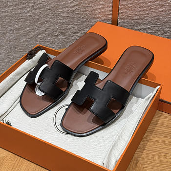 Colestore Hermes Oran sandal Black / Gold