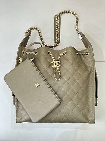 Colestore Chanel Spring Summer 2026   CHANEL 25 Medium Handbag   Grained Calfskin & Gold-Tone Metal  Dark Khaki  40 x 30 x 15cm