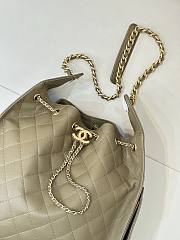 Colestore Chanel Spring Summer 2026   CHANEL 25 Medium Handbag   Grained Calfskin & Gold-Tone Metal  Dark Khaki  40 x 30 x 15cm - 6