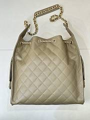 Colestore Chanel Spring Summer 2026   CHANEL 25 Medium Handbag   Grained Calfskin & Gold-Tone Metal  Dark Khaki  40 x 30 x 15cm - 5