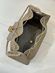 Colestore Chanel Spring Summer 2026   CHANEL 25 Medium Handbag   Grained Calfskin & Gold-Tone Metal  Dark Khaki  40 x 30 x 15cm - 4