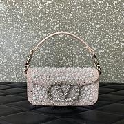 Colestore Valentino Garavani Locò Small Shoulder Bag With Pearls, Rhinestones And Jewel Logo Light Pink 20x11x5cm - 1