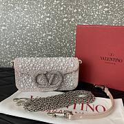 Colestore Valentino Garavani Locò Small Shoulder Bag With Pearls, Rhinestones And Jewel Logo Light Pink 20x11x5cm - 3