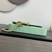 Colestore Chanel Métiers d'Art 2026 Flap bag & Gold-Tone Metal Green Croc Embossed  12x22x4cm - 3