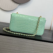 Colestore Chanel Métiers d'Art 2026 Flap bag & Gold-Tone Metal Green Croc Embossed  12x22x4cm - 2