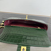 Colestore Chanel Métiers d'Art 2026 Flap bag & Gold-Tone Metal Dark Green  Croc Embossed  12x22x4cm - 6