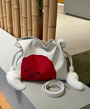 Colestore Loewe 180 anniversary   Medium Lion Intarsio Flamenco clutch in calfskin White/Red 30 x 24.5 x 10.5 cm - 3