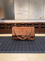 Colestore Chanel Métiers d’art 2026   Maxi Flap bag   Suede Calfskin & Gold-Tone Metal  Camel  19.5 x 32 x 10cm - 1