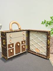 Colestore  Louis Vuitton Triumphal Arch Monogram Canvas 25 x 17.2 x 12.3 cm - 4