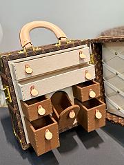 Colestore  Louis Vuitton Triumphal Arch Monogram Canvas 25 x 17.2 x 12.3 cm - 2