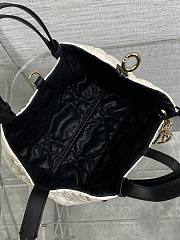 Colestore Dior Small Dior Toujours Reversible Vertical Tote Bag Two-Tone Black and Trench Macrocannage Supple Calfskin 23x15x15cm - 5