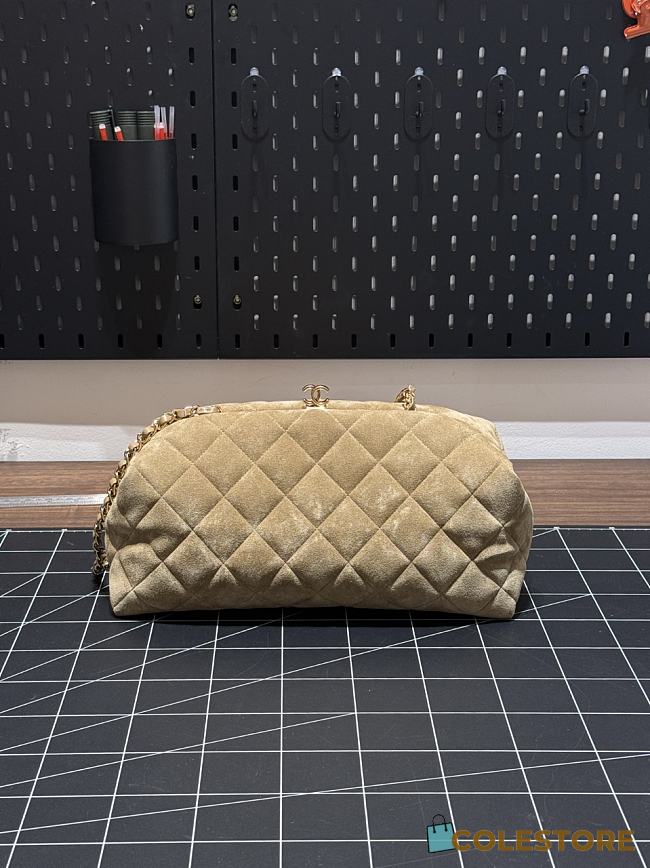 Colestore Chanel Spring Summer 2026   Clutch with chain   Suede Calfskin & Gold Metal  Dark Beige  18 x 30 x 15cm - 1