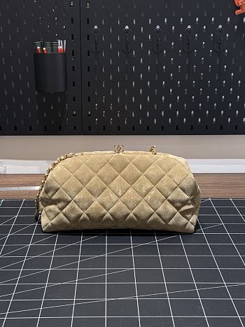 Colestore Chanel Spring Summer 2026   Clutch with chain   Suede Calfskin & Gold Metal  Dark Beige  18 x 30 x 15cm