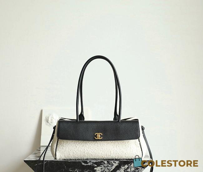 Colestore Chanel SPRING SUMMER 2026   SMALL SHOPPING BAG Grained Calfskin Boucle Urban Essentials Black   15 x 32 x 11.5cm - 1