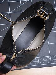 Colestore Chanel Fall Winter 2026 Pre-Collection   Clutch with chain   Lambskin & Gold-Tone Metal  Black 21 x 22 x 9 cm - 4