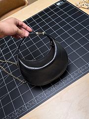 Colestore Chanel Fall Winter 2026 Pre-Collection   Clutch with chain   Lambskin & Gold-Tone Metal  Black 21 x 22 x 9 cm - 3