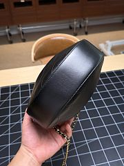 Colestore Chanel Fall Winter 2026 Pre-Collection   Clutch with chain   Lambskin & Gold-Tone Metal  Black 21 x 22 x 9 cm - 2