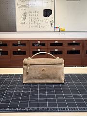 Colestore Chanel Métiers d’art 2026   Large Vanity with chain   Suede Calfskin & Gold Metal Dark Beige 18 x 29 x 5.5cm - 1