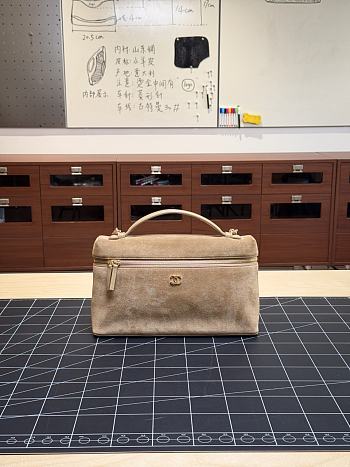 Colestore Chanel Métiers d’art 2026   Large Vanity with chain   Suede Calfskin & Gold Metal Dark Beige 18 x 29 x 5.5cm