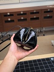 Colestore  Chanel Métiers d’art 2026   Clutch with Leather Strap   Crocodile Embossed Calfskin & Gold-Tone Metal Black  12 x 28 x 13cm - 5