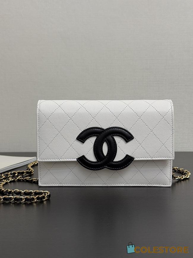 Colestore Chanel Fall Winter 2026 Pre-Collection   Wallet on Chain   Shiny Grained Calfskin, Lambskin & Gold-Tone Metal  White & Black 12 x 19 x 3.5cm - 1