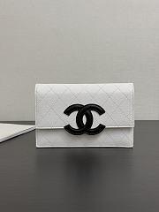Colestore Chanel Fall Winter 2026 Pre-Collection   Wallet on Chain   Shiny Grained Calfskin, Lambskin & Gold-Tone Metal  White & Black 12 x 19 x 3.5cm - 3