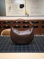 Colestore Chanel  Fall Winter 2026 Pre-Collection   Hobo Handbag   Grained Calfskin & Gold-Tone Metal Brown  21 x 30 x 9cm - 6