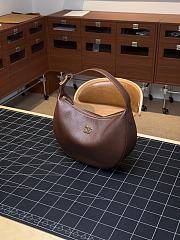 Colestore Chanel  Fall Winter 2026 Pre-Collection   Hobo Handbag   Grained Calfskin & Gold-Tone Metal Brown  21 x 30 x 9cm - 5