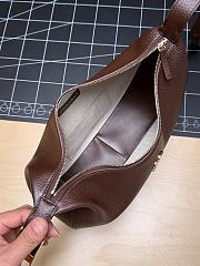 Colestore Chanel  Fall Winter 2026 Pre-Collection   Hobo Handbag   Grained Calfskin & Gold-Tone Metal Brown  21 x 30 x 9cm - 4