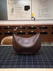 Colestore Chanel  Fall Winter 2026 Pre-Collection   Hobo Handbag   Grained Calfskin & Gold-Tone Metal Brown  21 x 30 x 9cm - 1