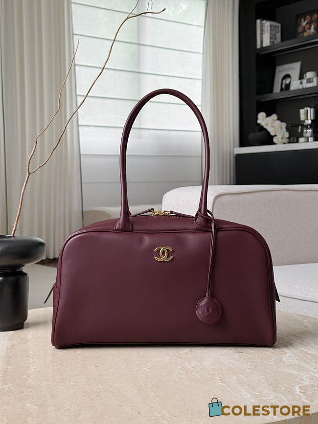 Colestore Chanel Spring Summer 2026   Large Bowling Bag  Lambskin & Gold-Tone Metal  Burgundy  19 x 35.5 x 12.5cm - 1