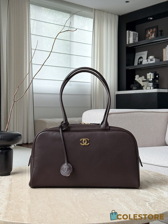 Colestore Chanel Spring Summer 2026   Large Bowling Bag  Lambskin & Gold-Tone Metal  Dark Brown  19 x 35.5 x 12.5cm - 1