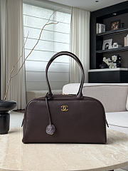 Colestore Chanel Spring Summer 2026   Large Bowling Bag  Lambskin & Gold-Tone Metal  Dark Brown  19 x 35.5 x 12.5cm - 1