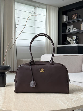 Colestore Chanel Spring Summer 2026   Large Bowling Bag  Lambskin & Gold-Tone Metal  Dark Brown  19 x 35.5 x 12.5cm