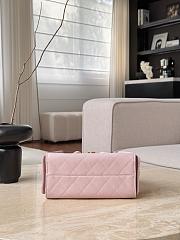 Colestore Chanel FALL WINTER 2026 PRE-COLLECTION   CHANEL 25 MINI HANDBAG   Grained Calfskin & Gold-Tone Metal  Light Pink 20 x 22 x 12.5cm - 4