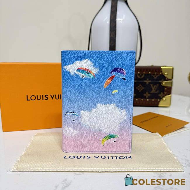 Colestore Louis Vuitton Passport Cover Paragliding Blue 10 x 14 x 2.5 cm - 1