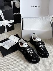 Colestore Chanel Métiers d’art 2026   Sneakers   Velvet Calfskin & Mixed Fibers  Black & White  - 4