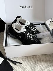Colestore Chanel Métiers d’art 2026   Sneakers   Velvet Calfskin & Mixed Fibers  Black & White  - 3