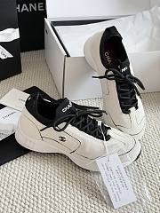 Colestore Chanel Métiers d’art 2026   Sneakers   Velvet Calfskin & Mixed Fibers  Ivory & Black - 1