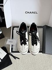Colestore Chanel Métiers d’art 2026   Sneakers   Velvet Calfskin & Mixed Fibers  Ivory & Black - 5