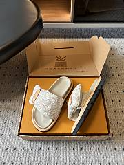 Colestore  Louis Vuitton Pool Pillow Flat Comfort Mules Beige - 3