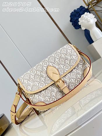 Colestore Louis Vuitton Diane PM Monogram Emblème Peuplier M29795 24 x 15 x 9 cm