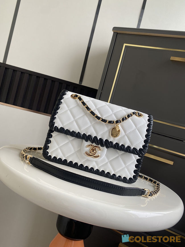 Colestore   Chanel Flap bag, Lambskin, braided calfskin & gold-tone metal, White & Black 22x17x7cm - 1