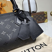 	 Colestore Louis Vuitton Speedy P9 Bandoulière 20 Ultrablack M28262 22 x 14 x 17.5 cm - 2