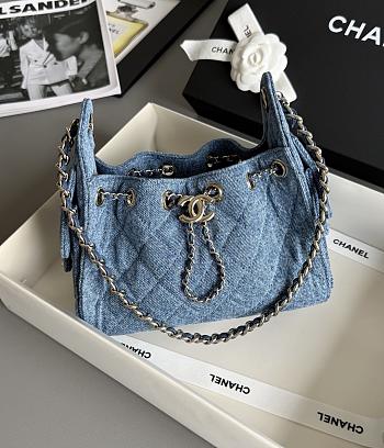 Colestore Chanel MÉTIERS D’ART 2026   CHANEL 25 MINI HANDBAG   Washed Denim & Gold-Tone Metal 20 x 22 x 12.5cm