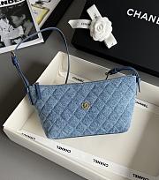 Colestore Chanel MÉTIERS D’ART 2026   CLUTCH WITH LEATHER STRAP   Denim & Gold Metal - 1